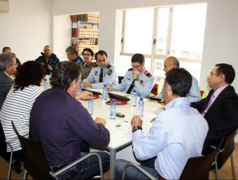 Junta de seguretat d'Alcarràs, al Segrià, en què la Guàrdia Civil participa, tot i no sortir en aquesta imatge, perquè hi té caserna i efectius ACN