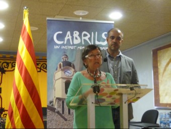 L'alcaldessa de Cabrils, Lina Morales, el president de l'ACM, Miquel Buch durant una roda de premsa el passat abril MARIA TERESA MÁRQUEZ