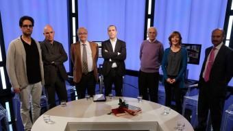 D'esquerra a dreta, Pagès, Villaró, Cuyàs, Ribera, Espinàs, Arretxe i Daura, en el plató d'El Punt Avui Televisió QUIM PUIG