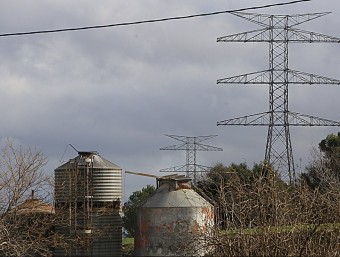 Torres de la línia de molt alta tensió de 400 kV entre Bescanó i Santa Llogaia M. LLADÓ