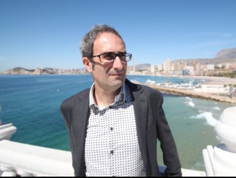 Jordi Sebastià en la balconada del passeig. B. VIDAL