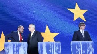 Schulz i Juncker conversen durant el debat dels cinc candidats a la Comissió Europea EFE