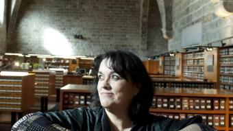 Eugènia Serra, en una de les sales de consulta de la Biblioteca de Catalunya JOSEP LOSADA