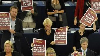 Eurodiputats, reclamant igualtat de drets per a tots els ciutadans de la Unió Europea, en una votació a Estrasburg el 2010 sobre la situació dels gitanos a Europa JOHANNA LEGUERRE / AFP