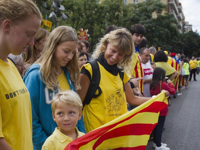 Participants en la Via Catalana el 2013 a Barcelona.  ARXIU/ ALBERT SALAMÉ
