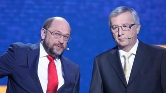 El candidat socialista, Martin Schulz (esquerra), i el popular, Jean-Claude Juncker, en l'eurodebat EFE
