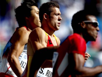 Ruiz , entre Izuka i Young, en els 200 m del mundial de Moscou. Els tres estan inscrits en el mundial de relleus EFE