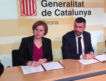 Malherbe i Vila signant el conveni sobre transport públic transfronterer EL PUNT AVUI