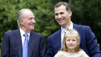 El rei Joan Carles, el príncep Felip i la infanta Leonor en la imatge que va cedir la casa Real quan van estrenar la web EFE
