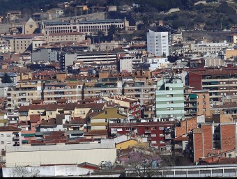 Salt, en primer terme , i Girona, al fons, conformen un continu urbà M. LLADÓ