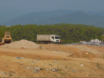 Una vista del Clot de les Mules de Beuda, on s'aboquen els residus de la Garrotxa. R.E