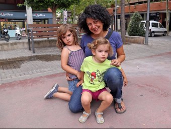 La Isabel i les seves dues filles, la Paulina i la Mariona, serà el tercer estiu que aniran a una casa de colònies amb els amics JUANMA RAMOS
