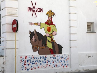 Una imatge del rei Jaume I, en un dels murals de l'ANC de Riudarenes. El dibuix és a l'edifici de les escoles velles JOAN SABATER
