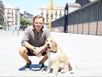 Enrico Sargiacomo va fundar Bibulu el 2013 davant les necessitats que li generava el seu gos, Gilberto.  ANDREU PUIG