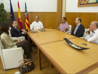 Acte de signatura del conveni al rectorat de la Universitat d'Alacant. EL PUNT AVUI