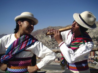 Integrants de la companyia boliviana que actuarà al festival, en una fotografia promocional. EPA