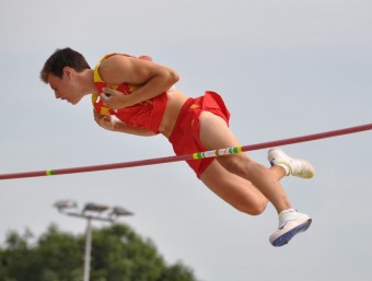 Noel del Cerro, de només 17 anys, va conquerir l'or amb un salt de 5,10 metres, superant el seu rècord personal H.K