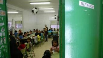 Un menjador escolar a Badalona. el 38% de pares no poden pagar el menjador escolar QUIM PUIG