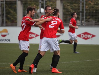 Els jugadors de La Pobla, celebrant un gol E. MAGRE