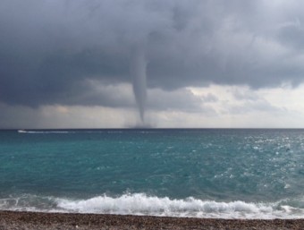 Aspecte de la mànega des de la platja del Torn de l'Hospitalet de l'Infant ACN