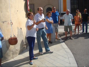 El trencament d'una olla ha estat l'acció simbòlica per representar la demolició que permetrà la desaparició del doble revolt. RÀDIO TIANA