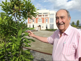 Anton Pont, fotografiat a la seu de l'INC a Reus, ha deixat la gestió executiva al Grup Borges però manté molt vius els seus vincles amb la indústria de la fruita seca.  JUDIT FERNÁNDEZ