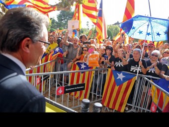 En la diada d'enguany, l'ANC va organitzar una V amb la bandera catalana que va creuà els principals carrers de Barcelona, la Diagonal i la Gran Via, i en la qual van participar un 1.800.000 persones, segons xifres de la Guàrdia Urbana ANC