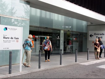 Entrada de l'Hospital Parc Taulí, on continuen 13 persones pel brot de legionel·losi de Sabadell ACN