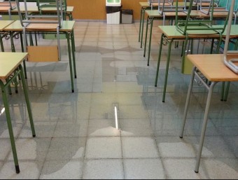 L'estat d'una aula de la segona planta de l'institut Ramon Turró de Malgrat ahir al matí. INS. RAMON TURRÓ