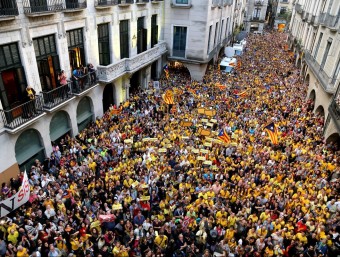 Una de les últimes marees grogues a la plaça del Vi de Girona MANEL LLADÓ