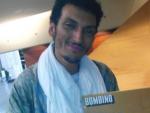 Bombino, divendres a la sortida del seu concert a l'Auditori de Girona, amb el seu últim elapé, ‘Nomad' X.C