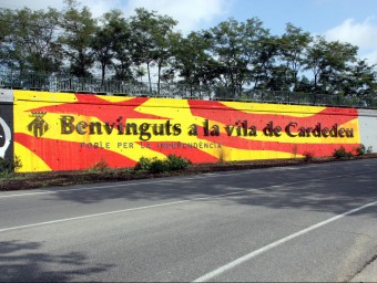 El mural independentista de l'entrada de Cardedeu, pintat el 8 de setembre