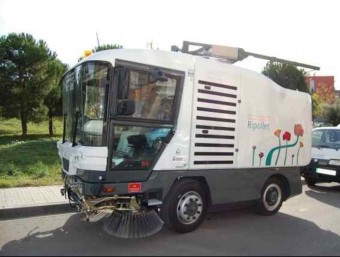 Un camió de neteja que utilitza aigua a Ripollet com el que amb tota probabilitat es va generar el focus de legionel·losi de Ripollet, segon Salut EL PUNT AVUI