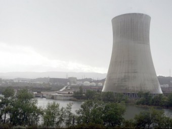 Central nuclear Ascó I, en una imatge de l'any 2008, quan es va fer pública la fuita de partícules radioactives ARXIU