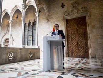 Catalan president Artur Mas addresses the media to announce the cancellation of the referendum on sovereignty.  ALBERT SALAMÉ