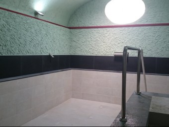 L'edifici dels banys termals de Caldes d'Estrac que ha estat remodelat. AJ. CALDES