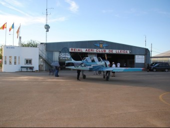 Avionetes d'acrobàcies i una quinzena de pilots entrenant divendres amb normalitat a l'aeròdrom d'Alfés pel campionat d'aquest cap de setmana J.TORT