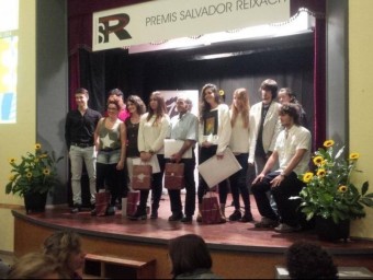 Els guanyadors dels premis Reixach lliurats al centre polivalent de Santa Pau. J.C