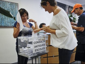 Una dona votant aquest diumenge R. FERRANDIS