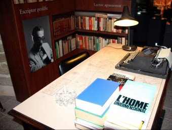 El despatx original de l'autor, situat a casa seva a Barcelona, cedit per la seva filla, forma ara part de l'Espai Pedrolo ACN
