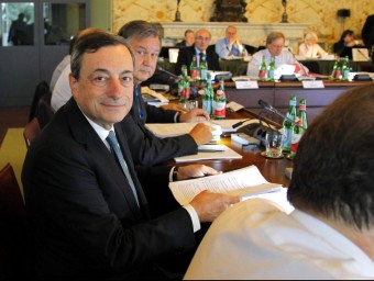 El BCE, liderat per Mario Draghi, comença representar el seu paper de supervisor únic.  EFE
