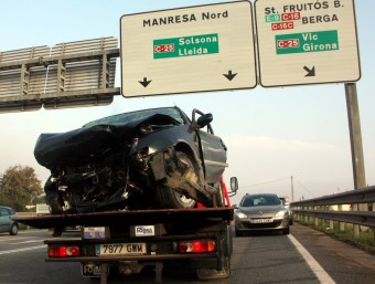 Un dels cotxes accidentats al quilòmetre 30 de la C-55, en direcció Lleida ACN