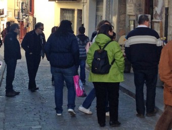 Alguns turistes pels carrers de Morella. EL PUNT AVUI