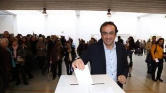 Josep Rull emeten el seu vot a Terrassa ANDREU PUIG