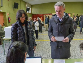 L'alcalde de Puigcerdà, Albert Piñeira, mentre votava EL PUNT AVUI