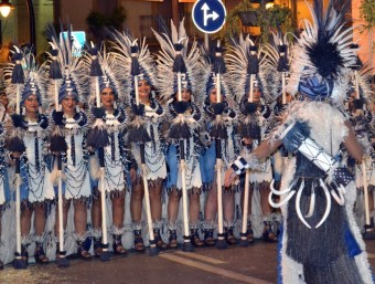 Comparsa de mores a una localitat valenciana. EL PUNT AVUI