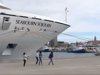 El Seabourn Sojourn, que ahir va cloure la temporada de creuers a Palamós EL PUNT AVUI