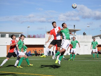 Una acció aèria del partit d'ahir entre l'Ascó i el Rubí IRIS SOLÀ