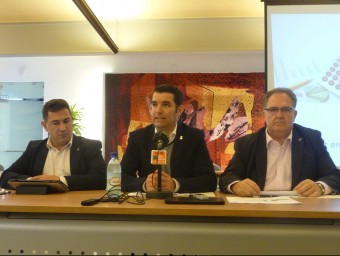 La presentació aquest matí del pressupost 2015 de Pineda de Mar. D'esquerra a dreta, Diego Sánchez, Xavier Amor i Antoni Abad. T.M
