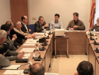 Una imatge de l'última reunió del consell de salut de l'ABS de l'Escala, a final de novembre, en la qual els alcaldes es van posicionar contra l'actual licitació LLUÍS SARRAT